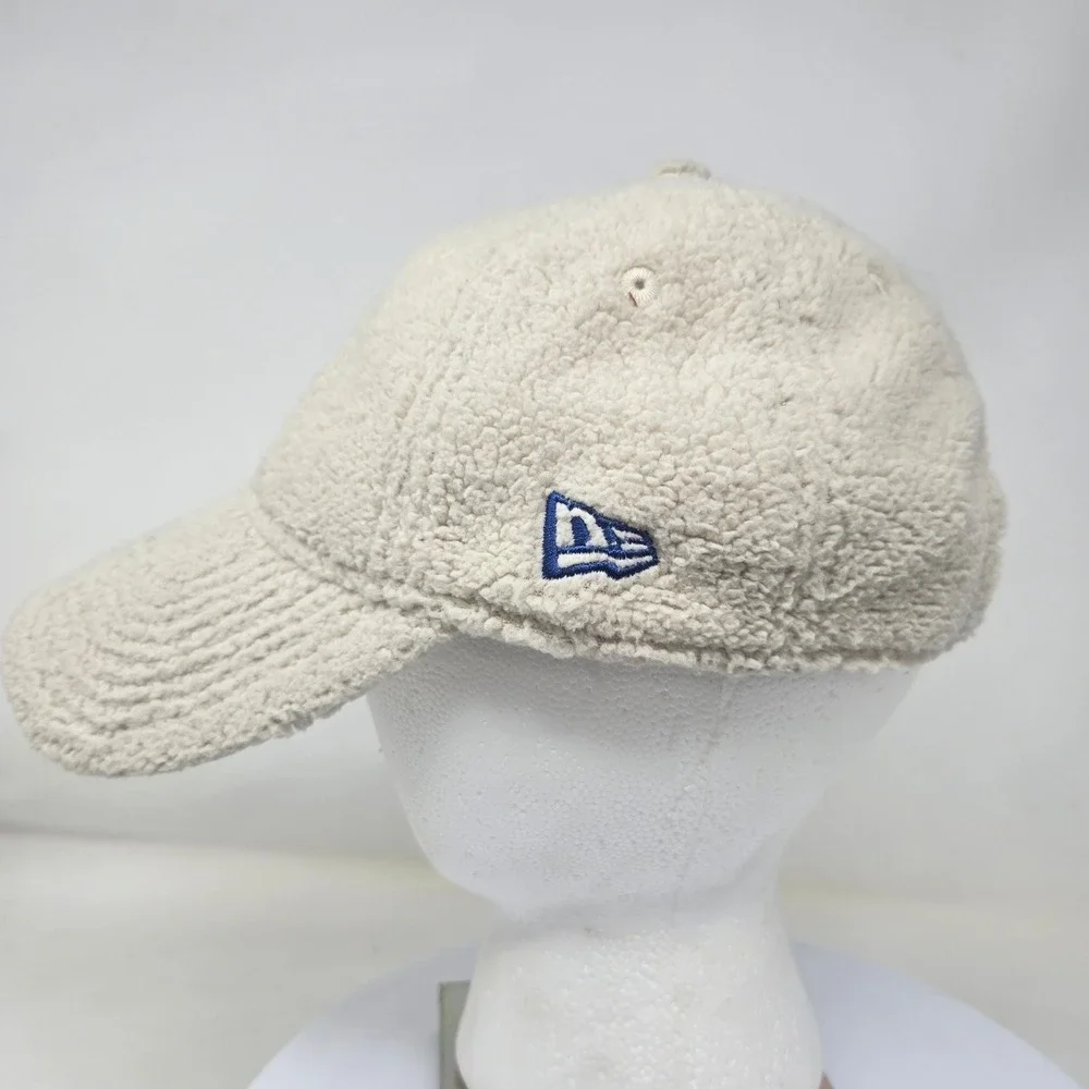 New Era Buffalo Sabres 9TWENTY Women Cream Sherpa Fleece‎ Adjustable Hat Cap